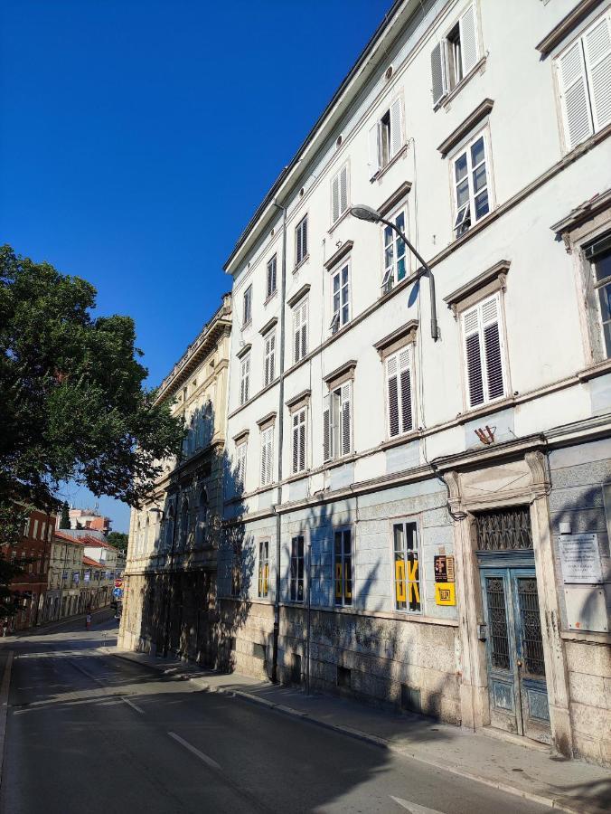 Nik Studio Apartments PUY Eksteriør bilde